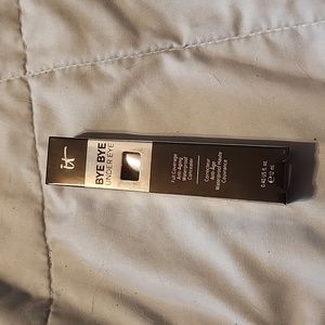 It Cosmetics bye bye under eye concealer